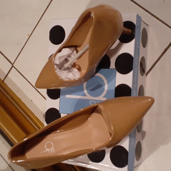 Bakers Beige Heels - Picture 3 of 4